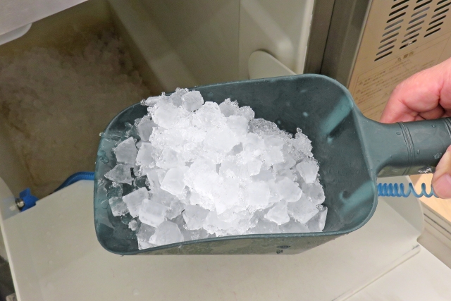 値下げ/ 業務用製氷機 25kg 引取り/現金値下げ 2020年9月最新】製氷